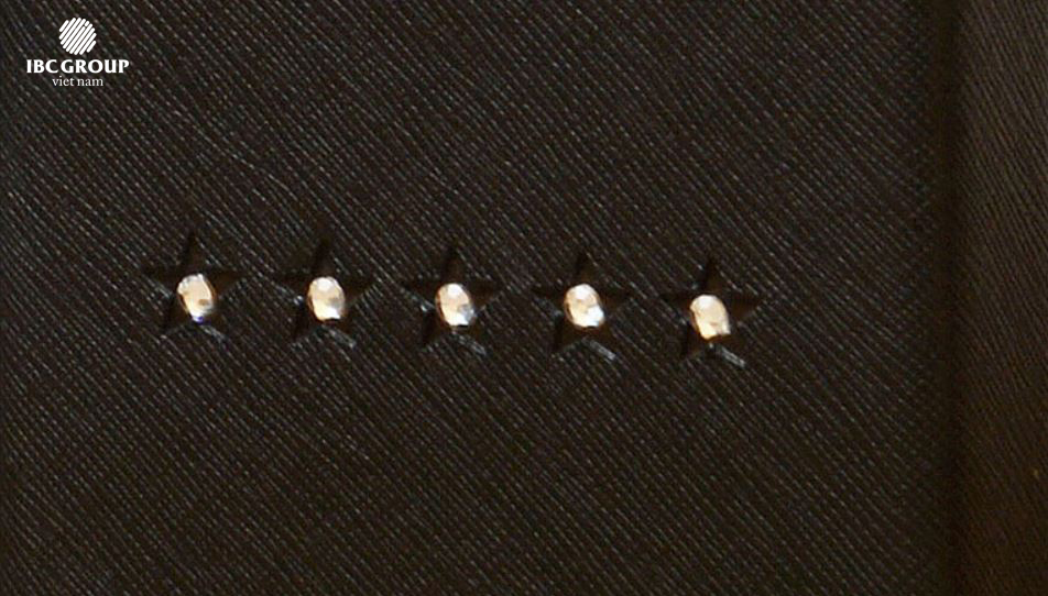 Họa tiết pha lê sang trọng, tinh tế